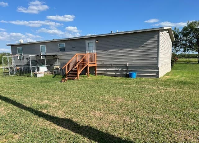 3-bedroom rental at 352 County Road 741 in Yancey, TX — photo 3
