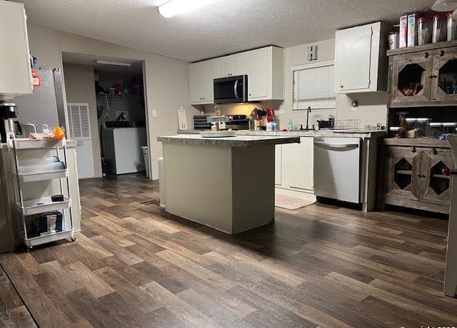 3-bedroom rental at 352 County Road 741 in Yancey, TX — photo 5