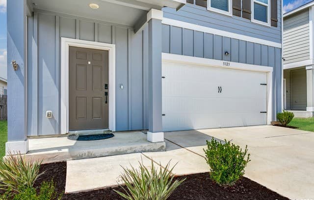 3-bedroom rental at 5323 Flying Hooves in San Antonio, TX — photo 3