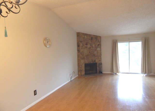 2-bedroom rental at 4119 Medical Unit 304F in San Antonio, TX — photo 3