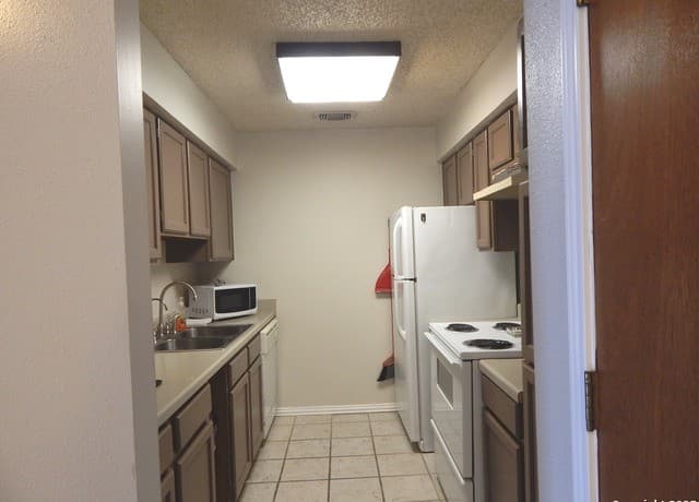 2-bedroom rental at 4119 Medical Unit 304F in San Antonio, TX — photo 5