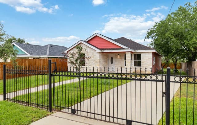 3-bedroom rental at 10302 Renova in San Antonio, TX — photo 3