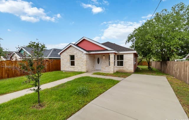 3-bedroom rental at 10302 Renova in San Antonio, TX — photo 4