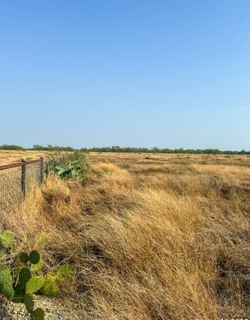 rental at 000 Cr 332 A in Jourdanton, TX — photo 1