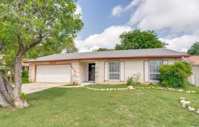 3-bedroom rental at 12015 El Sendero in San Antonio, TX — photo 1