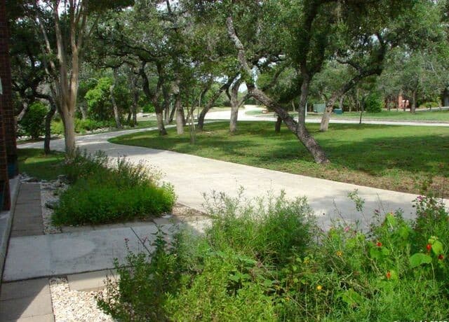 5-bedroom rental at 23622 Northwood in San Antonio, TX — photo 4