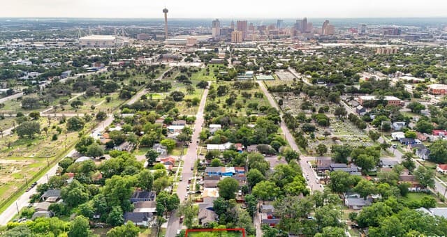 rental at 1131 Center in San Antonio, TX — photo 1