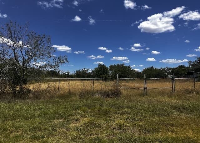 rental at 12020 S Us Highway 281 in San Antonio, TX — photo 2