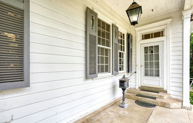 3-bedroom rental at 527 Kings Ct in San Antonio, TX — photo 2