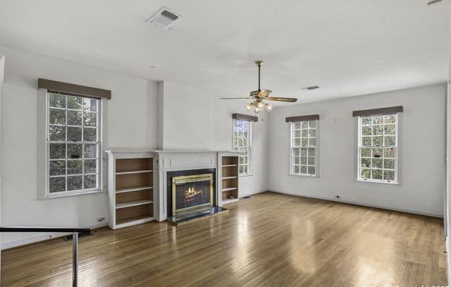 3-bedroom rental at 527 Kings Ct in San Antonio, TX — photo 5