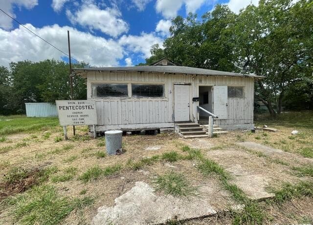 1-bedroom rental at 217 2nd in Kenedy, TX — photo 1