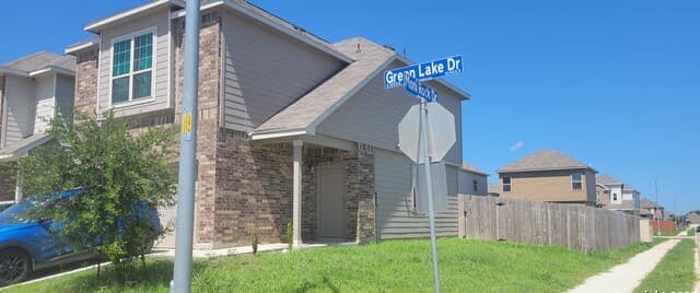 3-bedroom rental at 10505 Green Lake in San Antonio, TX — photo 1