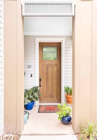 3-bedroom rental at 808 E Carson St Unit 101 in San Antonio, TX — photo 1