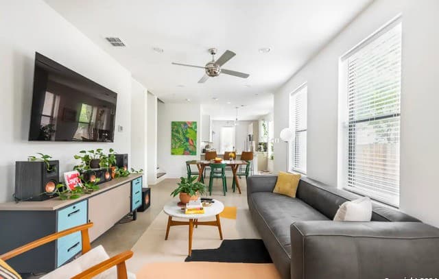 3-bedroom rental at 808 E Carson St Unit 101 in San Antonio, TX — photo 2