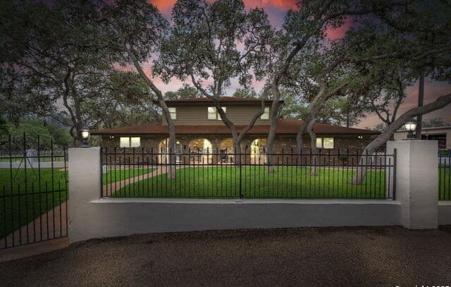 4-bedroom rental at 11650 Sunset Ranch in Helotes, TX — photo 1