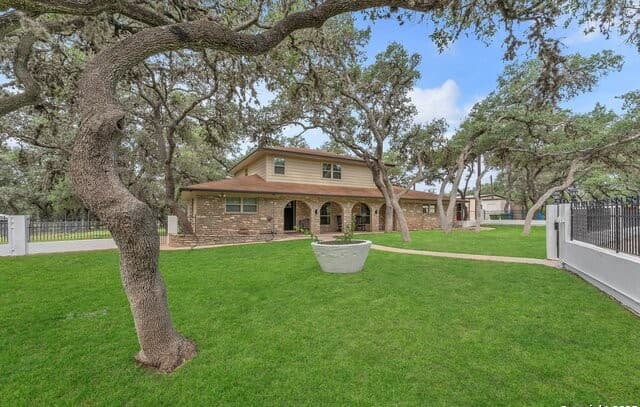 4-bedroom rental at 11650 Sunset Ranch in Helotes, TX — photo 4