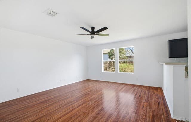 4-bedroom rental at 6502 Lowrie Block in San Antonio, TX — photo 3
