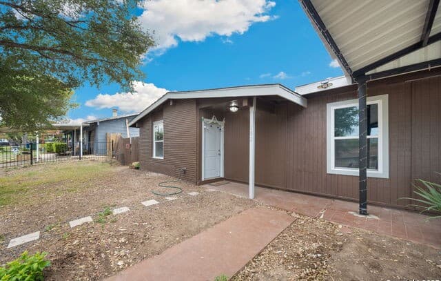 3-bedroom rental at 162 Morning Valley in San Antonio, TX — photo 2