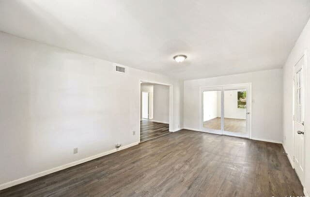 3-bedroom rental at 162 Morning Valley in San Antonio, TX — photo 4