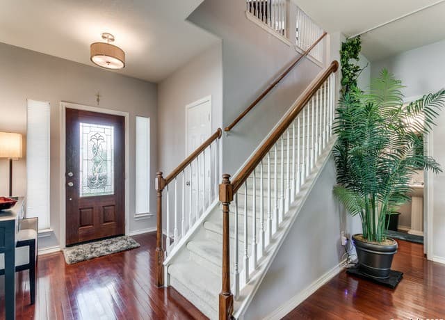 3-bedroom rental at 1422 Pinnacle Falls in San Antonio, TX — photo 3