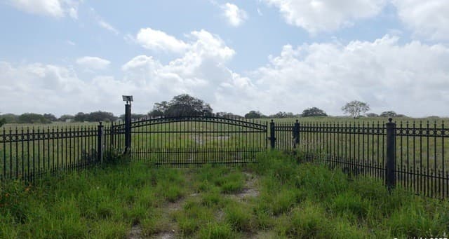 rental at LOT 2 County Road 6723 in Natalia, TX — photo 2