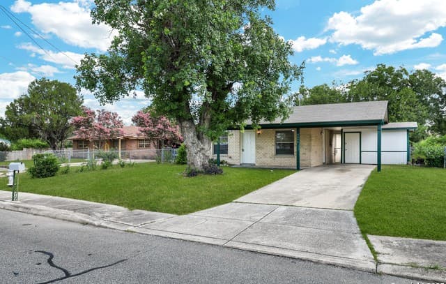 3-bedroom rental at 4806 Luz Ave in San Antonio, TX — photo 2