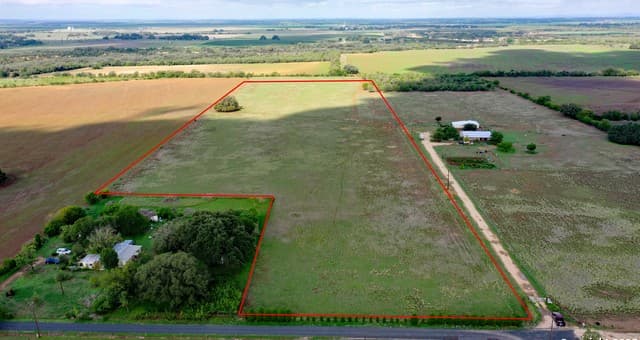 rental at 00 County Road 4401 in Hondo, TX — photo 1