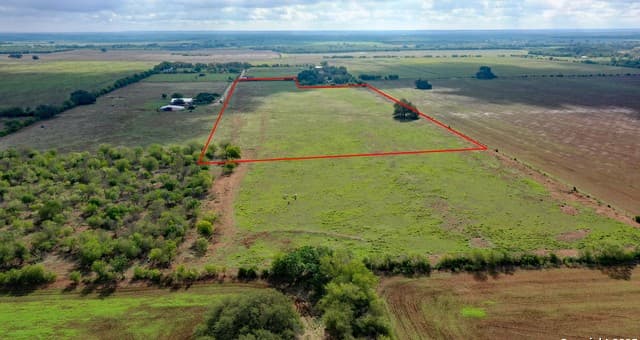 rental at 00 County Road 4401 in Hondo, TX — photo 2