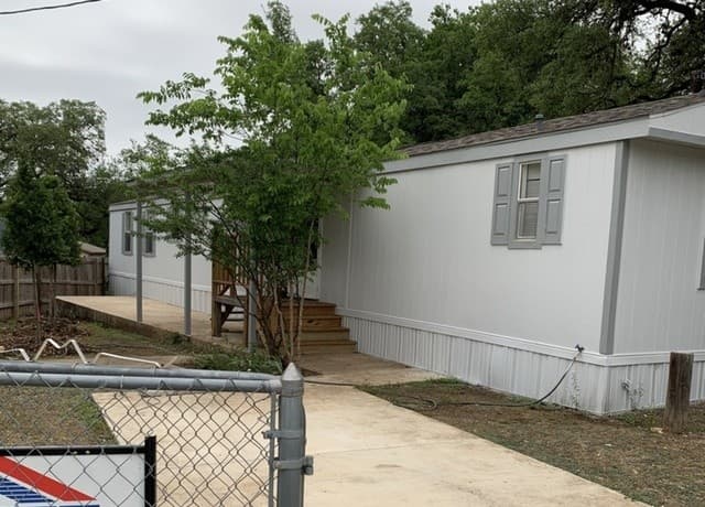 4-bedroom rental at 25211 Aue in San Antonio, TX — photo 1