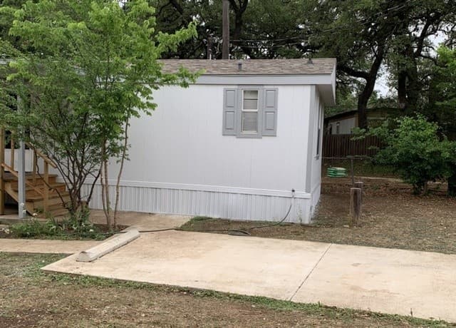 4-bedroom rental at 25211 Aue in San Antonio, TX — photo 3