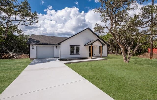3-bedroom rental at 4366 Whartons Dock in Bandera, TX — photo 4