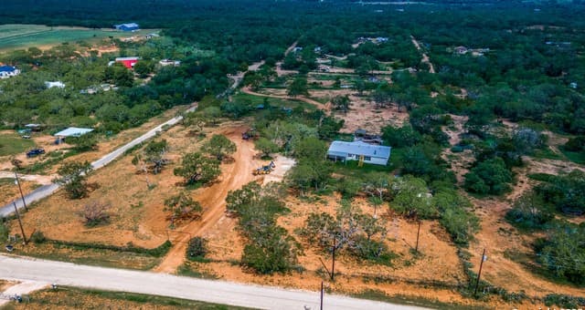 rental at 1062 County Road 122 Lot 4 in Floresville, TX — photo 1