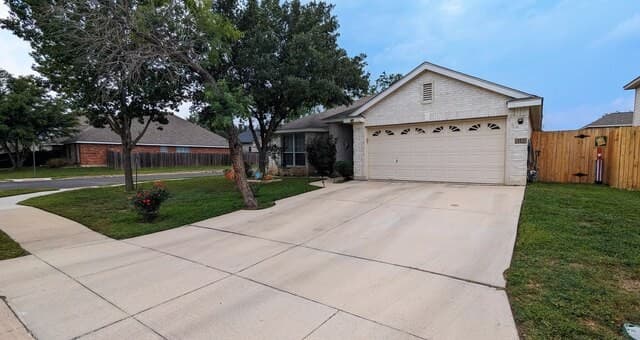 3-bedroom rental at 3247 Lasses in San Antonio, TX — photo 1
