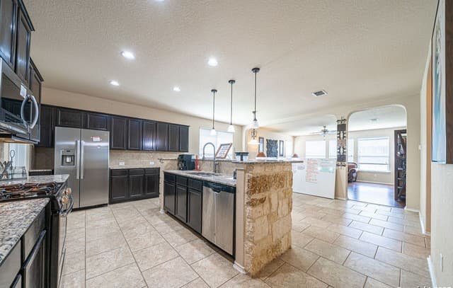 4-bedroom rental at 5902 Akin Pl in San Antonio, TX — photo 1