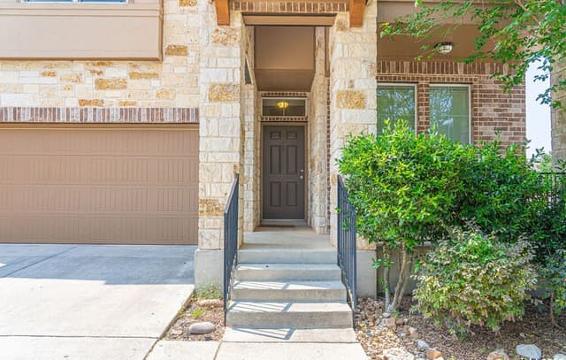 4-bedroom rental at 5902 Akin Pl in San Antonio, TX — photo 3