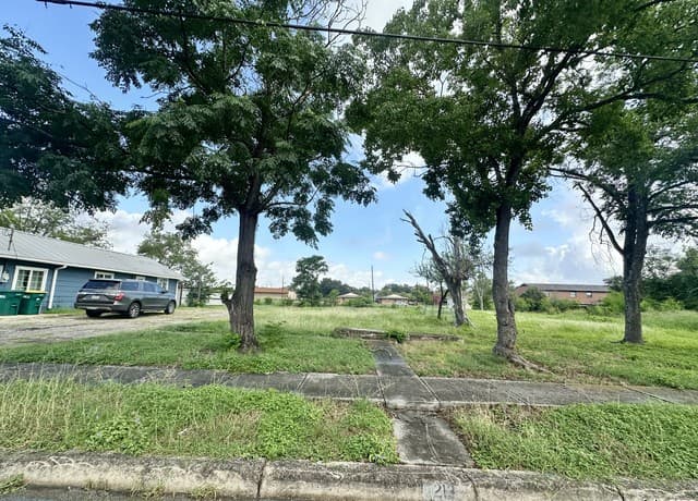 rental at 213 E Lindbergh in Universal City, TX — photo 2