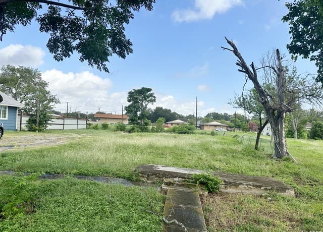 rental at 213 E Lindbergh in Universal City, TX — photo 4