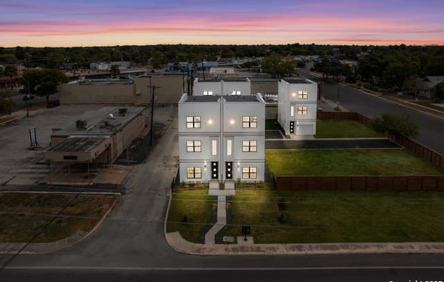 3-bedroom rental at 3214 N Elmendorf Unit 102 in San Antonio, TX — photo 2