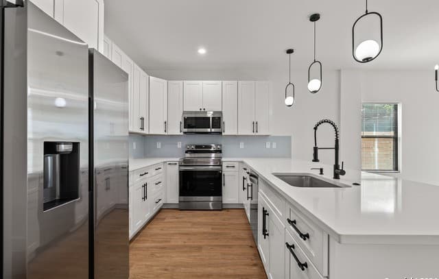 3-bedroom rental at 706 Martin Luther King Dr Unit 101 in San Antonio, TX — photo 2