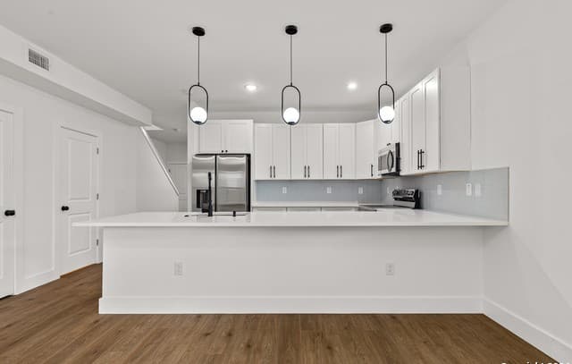 3-bedroom rental at 706 Martin Luther King Dr Unit 101 in San Antonio, TX — photo 3