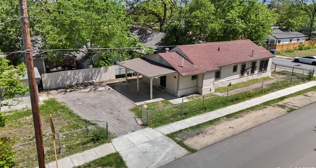3-bedroom rental at 2121 San Fernando in San Antonio, TX — photo 4