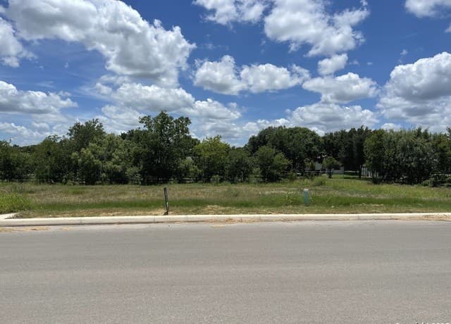 rental at 202 Allen Ave in Castroville, TX — photo 3