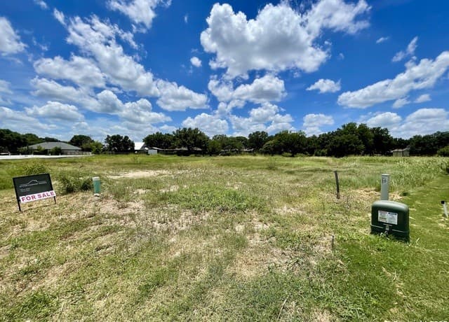 rental at 243 Janice Avenue in Castroville, TX — photo 2