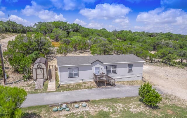 3-bedroom rental at 385 Ridge Trail in Bandera, TX — photo 1