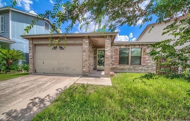 3-bedroom rental at 6827 Misty Field in Converse, TX — photo 1