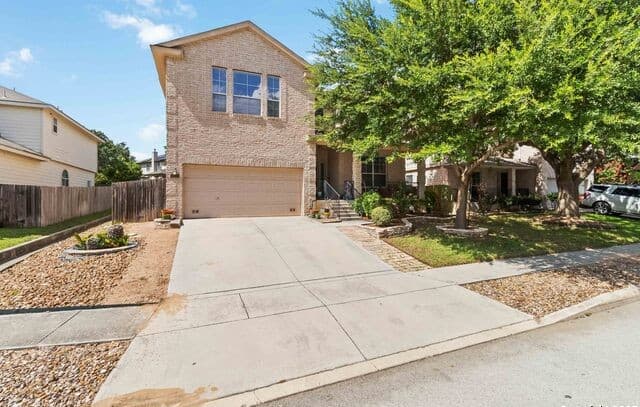 4-bedroom rental at 10523 Timber Country in San Antonio, TX — photo 1