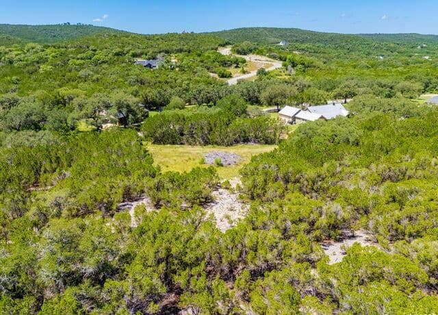 rental at 380 Pr 1712 in Mico, TX — photo 3