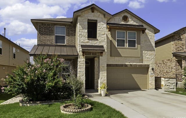 5-bedroom rental at 13734 Rogers Creek in San Antonio, TX — photo 1