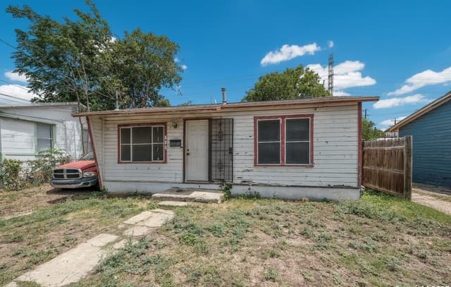 3-bedroom rental at 723 Larry in San Antonio, TX — photo 2