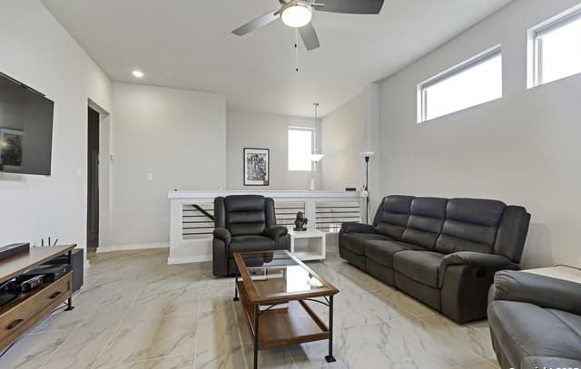 3-bedroom rental at 4439 Tiger Run in San Antonio, TX — photo 5